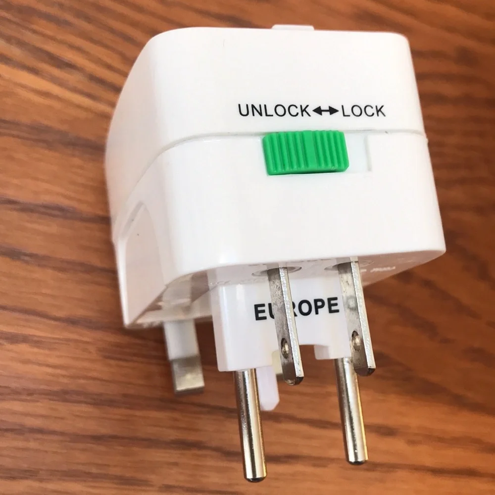 Universal Travel Adaptor: Compact & Easy to Use